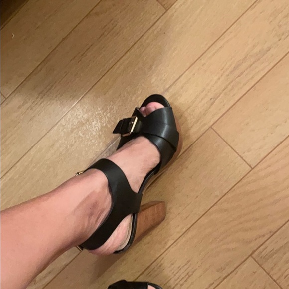 Heels - Picture 3 of 4